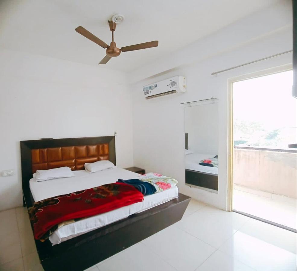 Homestay Ac Dormitory New Delhi Exterior photo