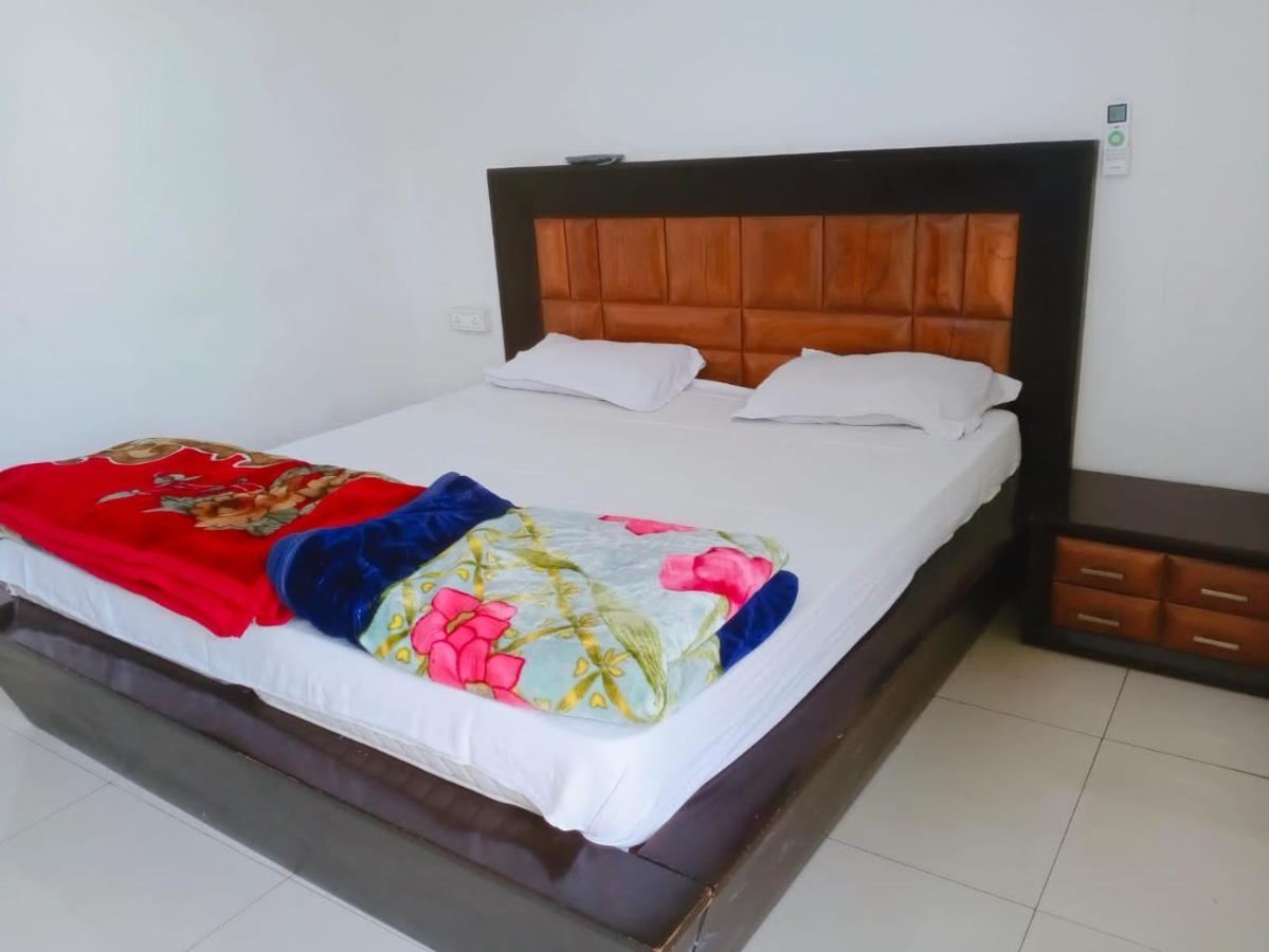 Homestay Ac Dormitory New Delhi Exterior photo