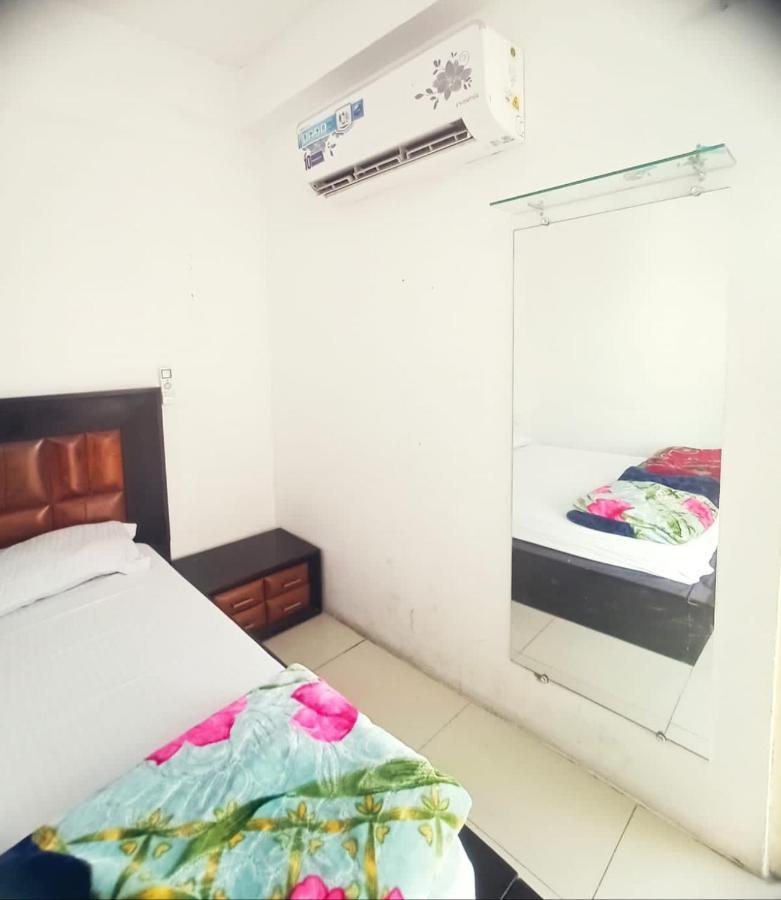 Homestay Ac Dormitory New Delhi Exterior photo
