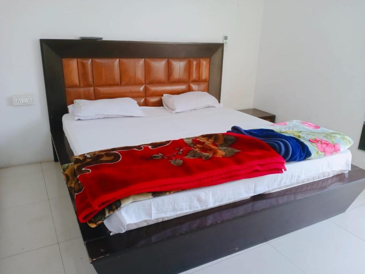 Homestay Ac Dormitory New Delhi Exterior photo