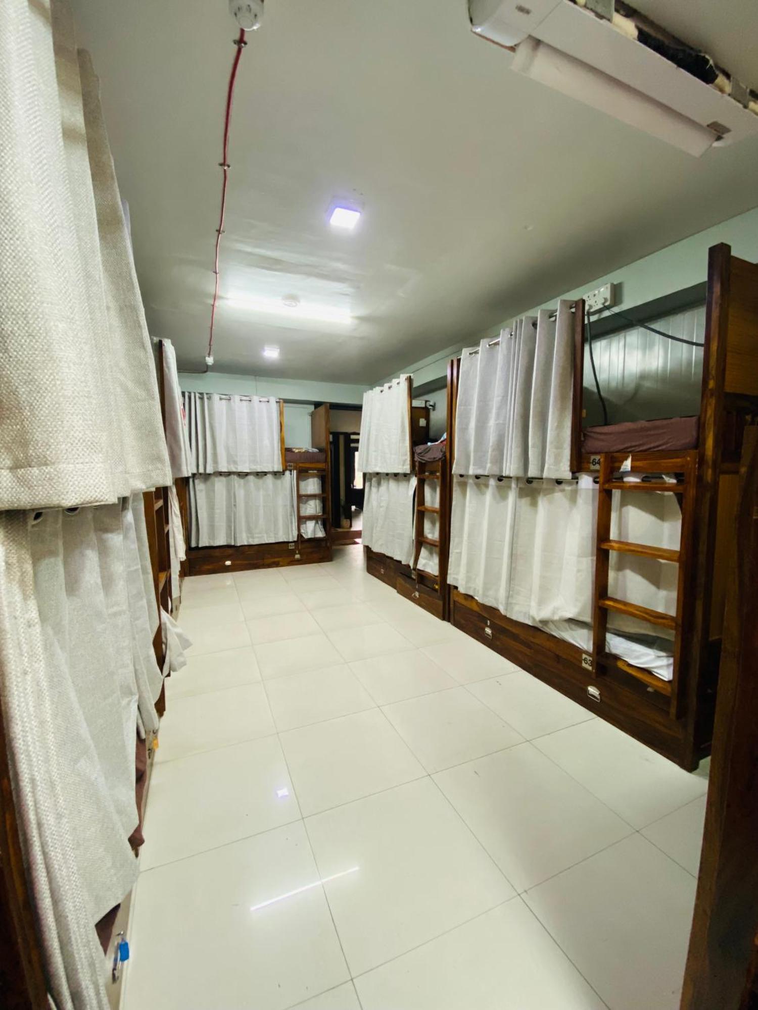 Homestay Ac Dormitory New Delhi Exterior photo