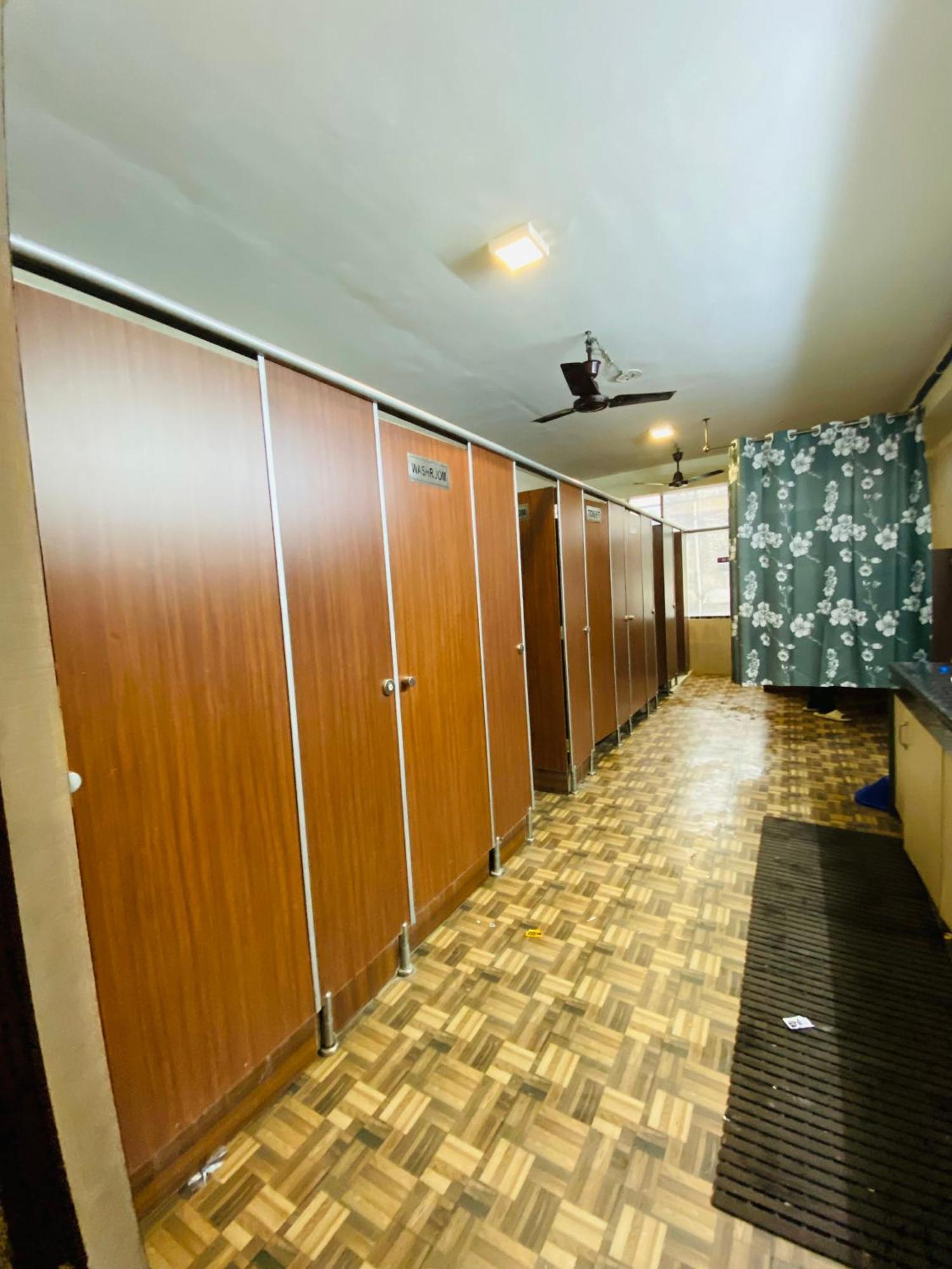 Homestay Ac Dormitory New Delhi Exterior photo