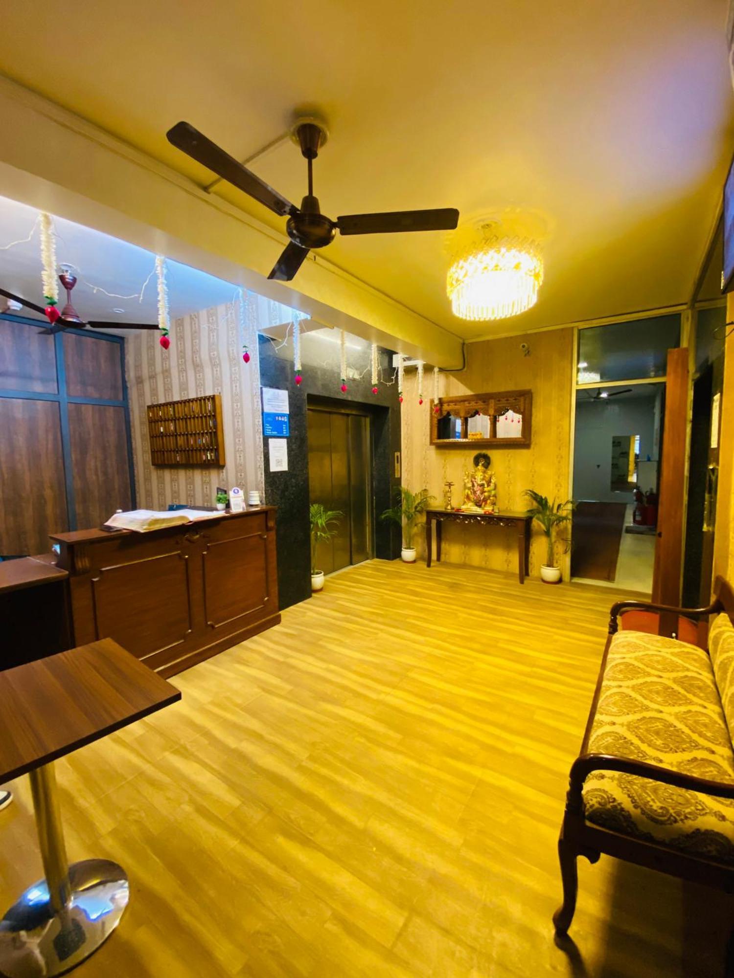 Homestay Ac Dormitory New Delhi Exterior photo
