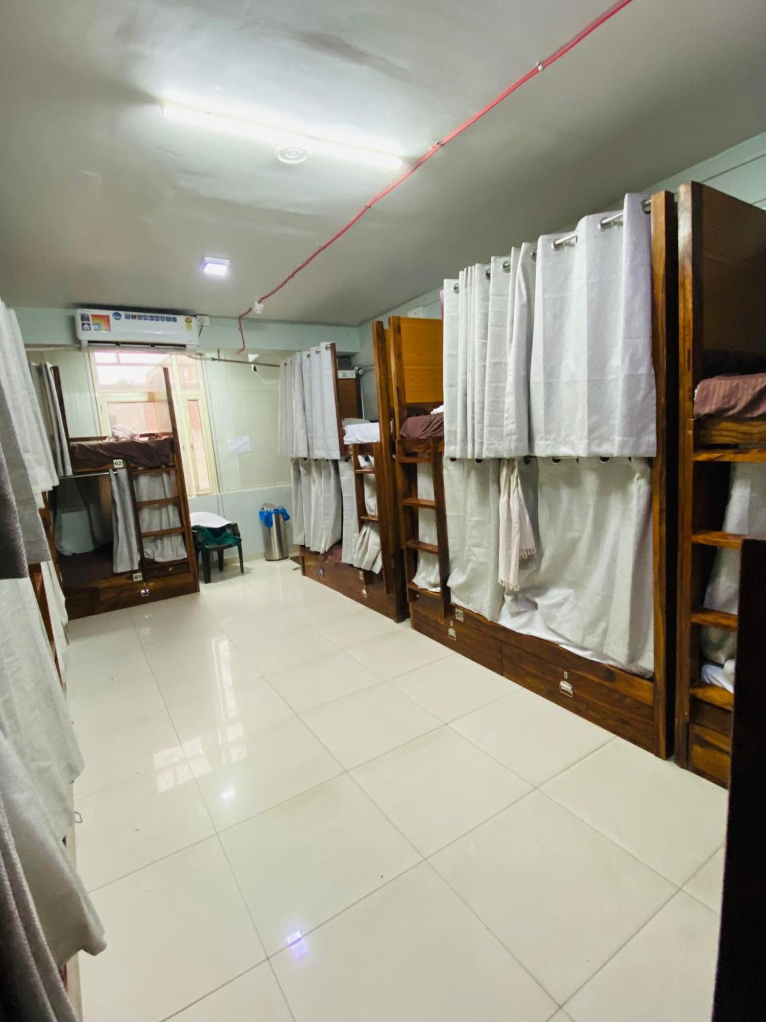Homestay Ac Dormitory New Delhi Exterior photo