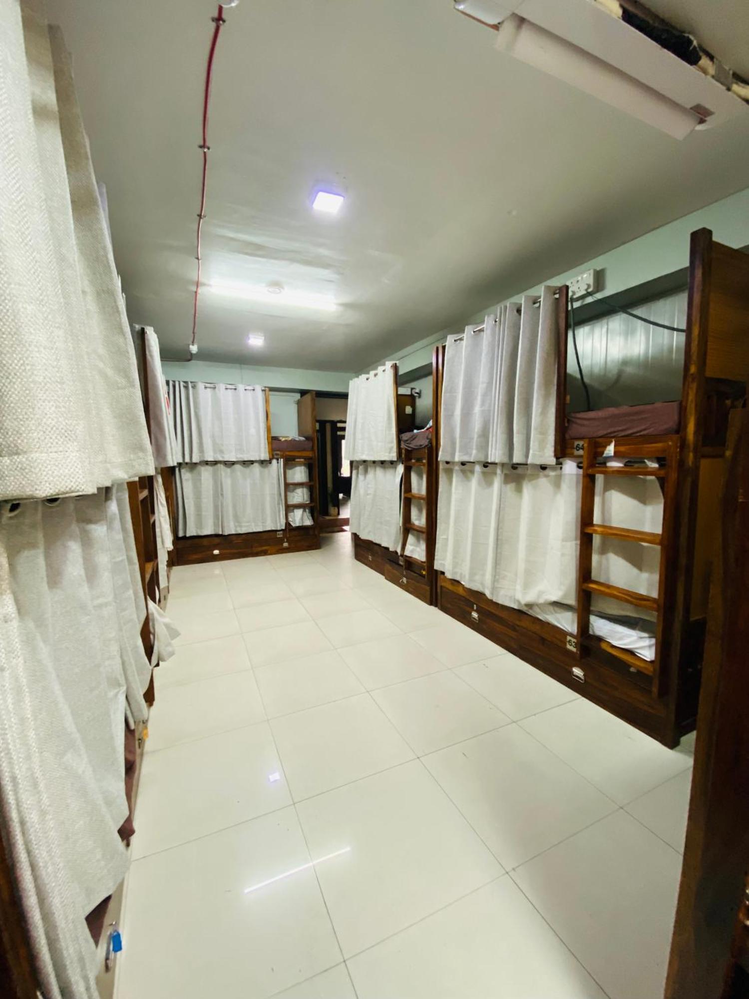 Homestay Ac Dormitory New Delhi Exterior photo
