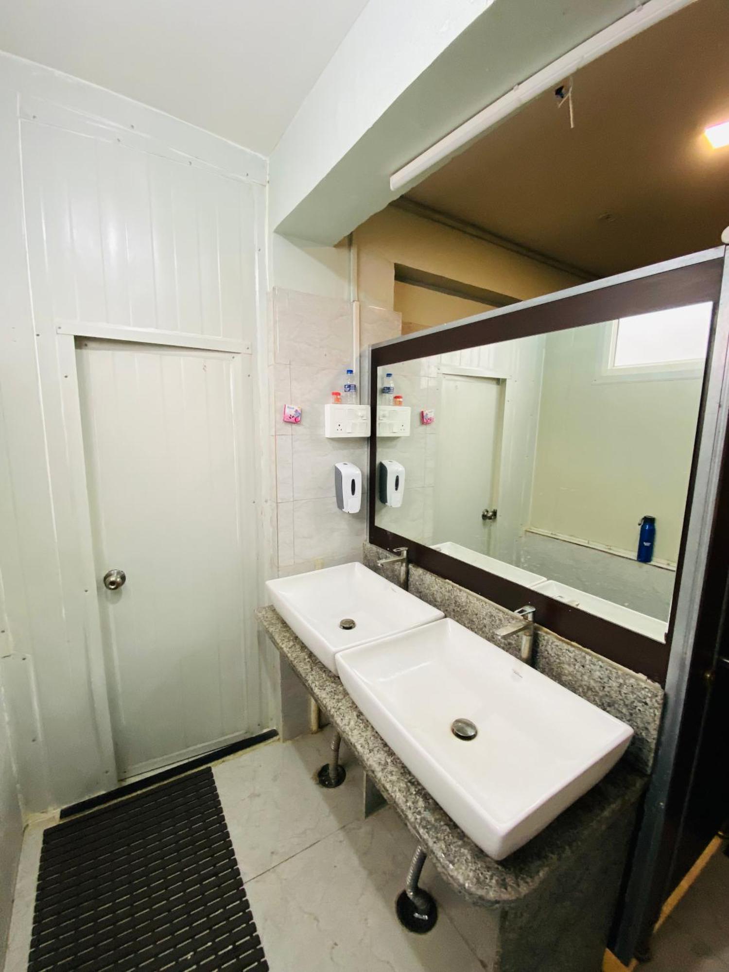 Homestay Ac Dormitory New Delhi Exterior photo