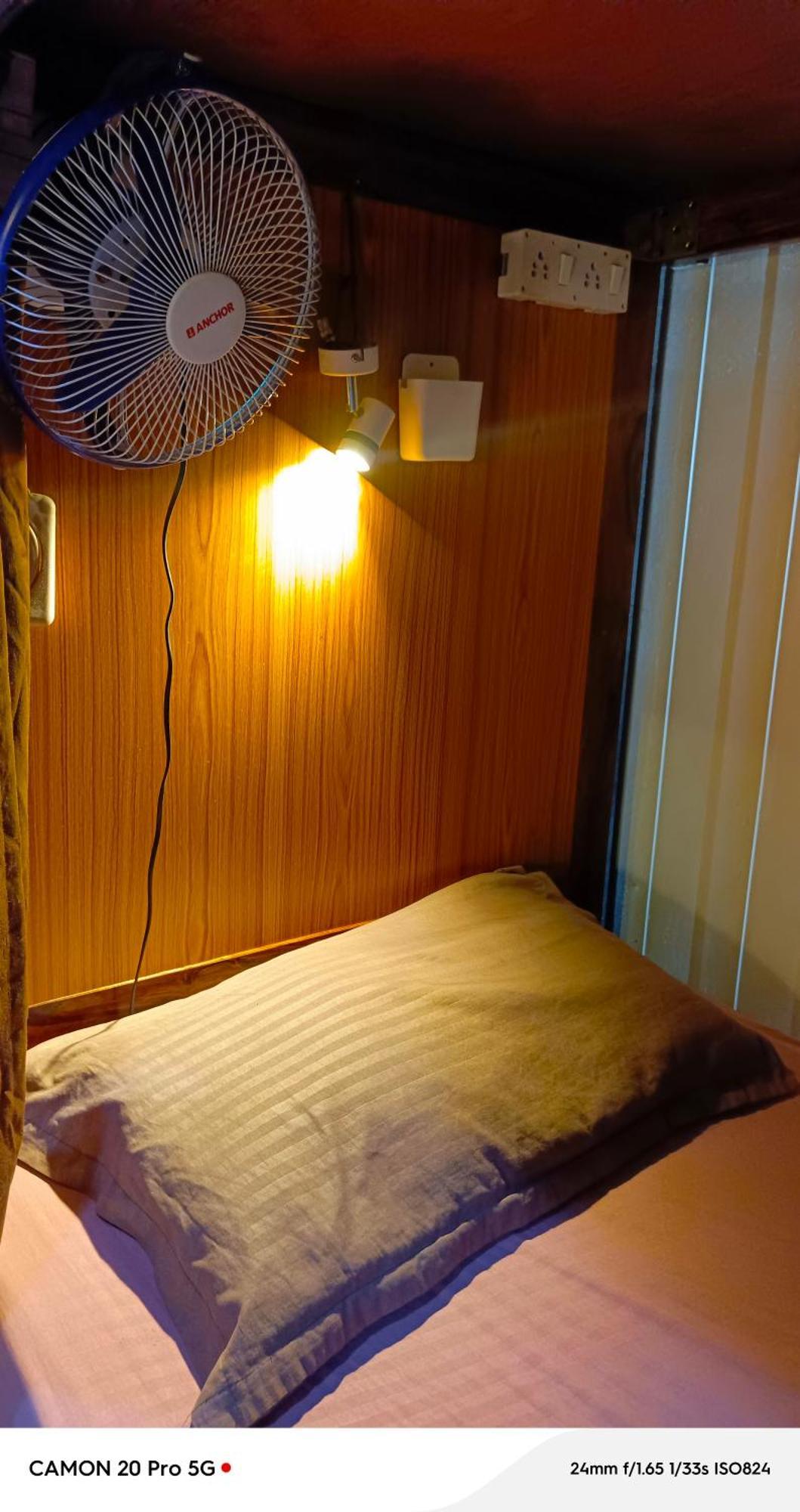 Homestay Ac Dormitory New Delhi Exterior photo