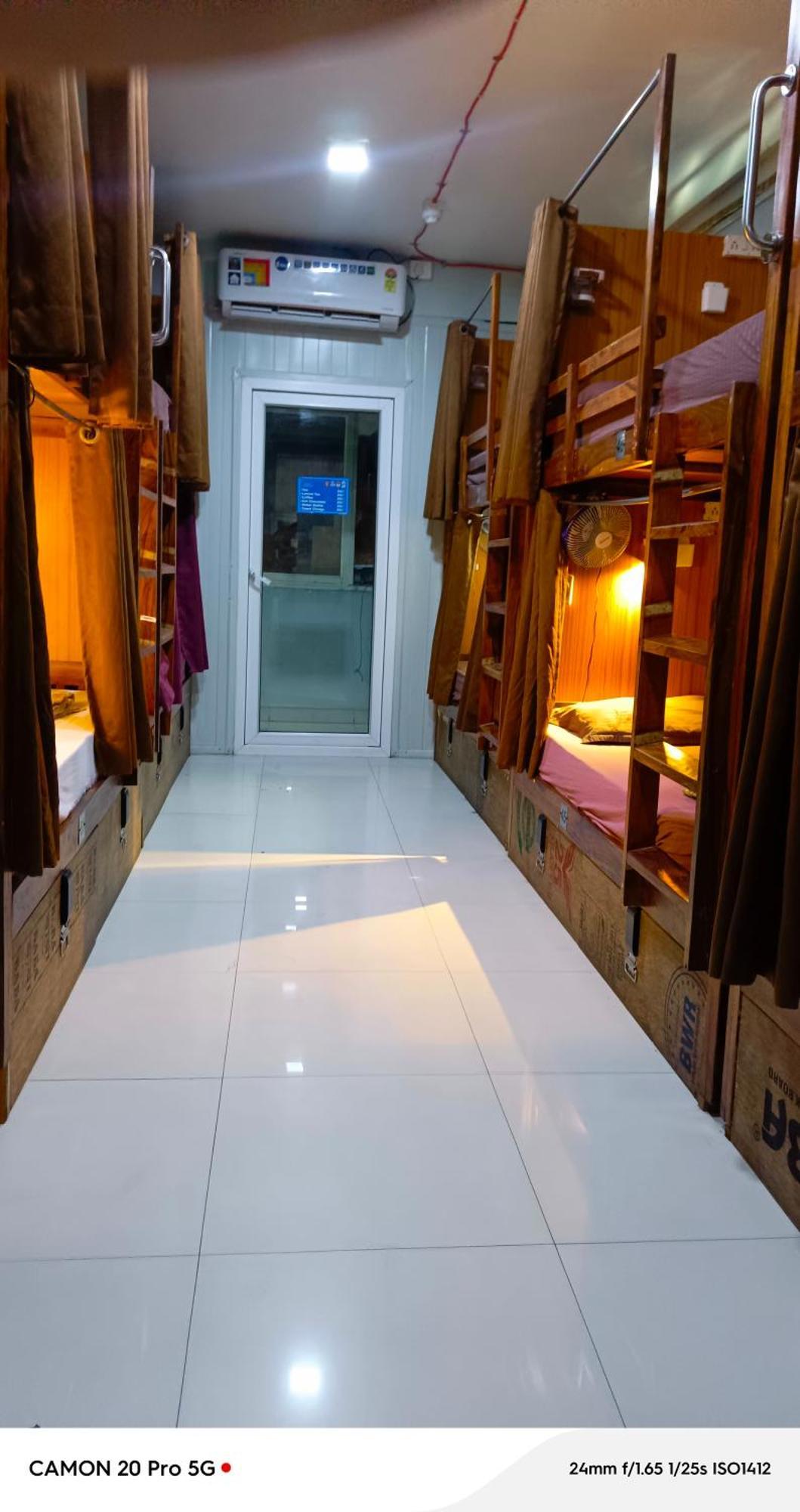 Homestay Ac Dormitory New Delhi Exterior photo