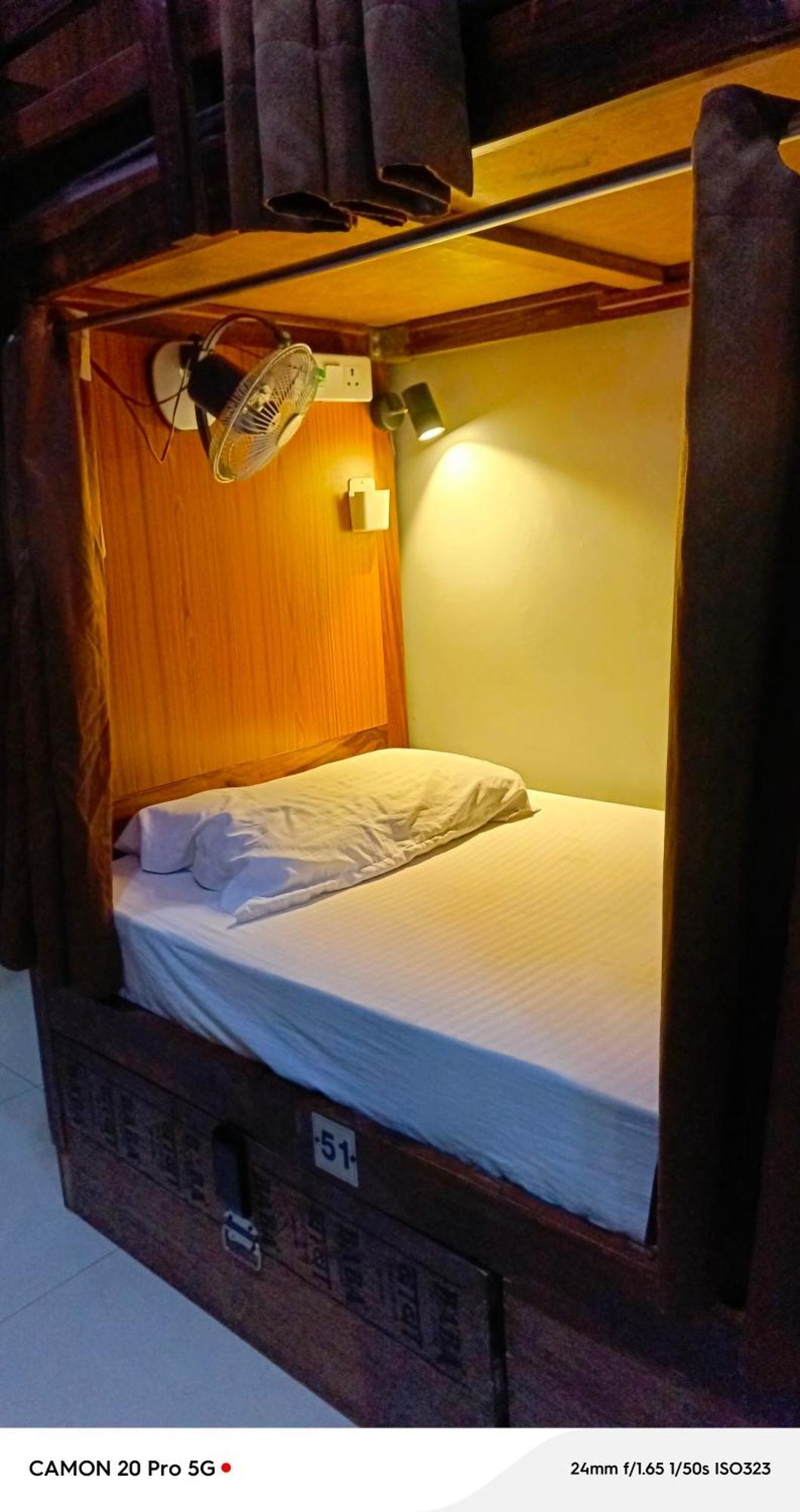 Homestay Ac Dormitory New Delhi Exterior photo