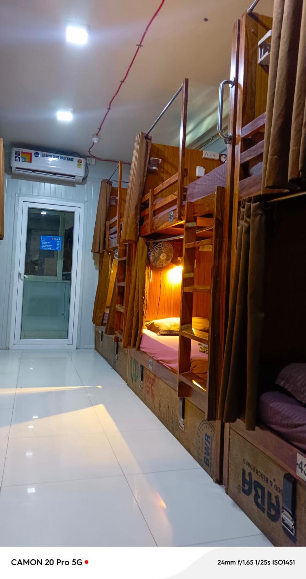 Homestay Ac Dormitory New Delhi Exterior photo