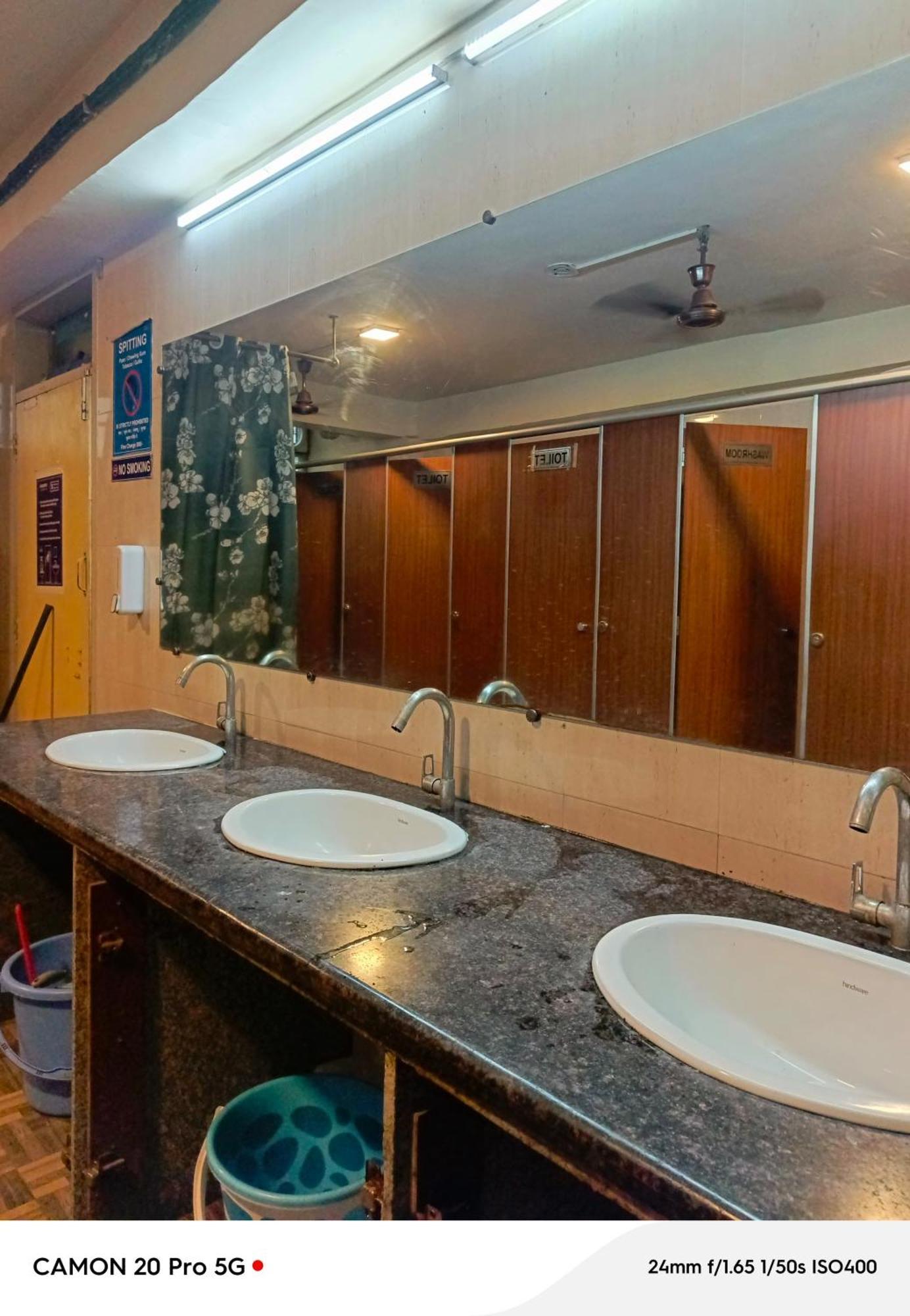 Homestay Ac Dormitory New Delhi Exterior photo