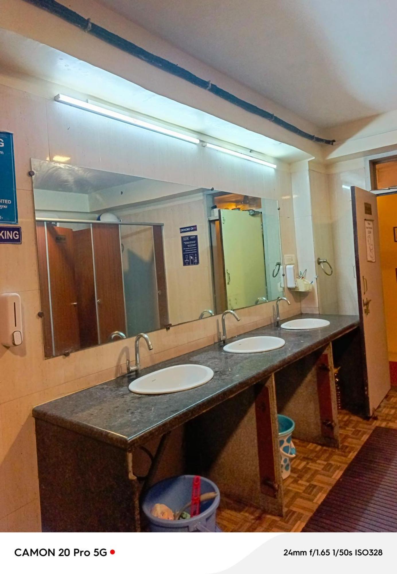 Homestay Ac Dormitory New Delhi Exterior photo